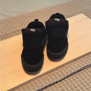 Vans Men's Black Low-Top Sneakers